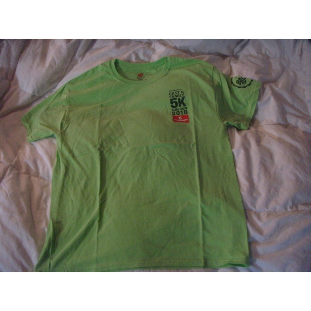Walt Disney World Cast & Family 5K fun run 2018 M green t-shirt hanes